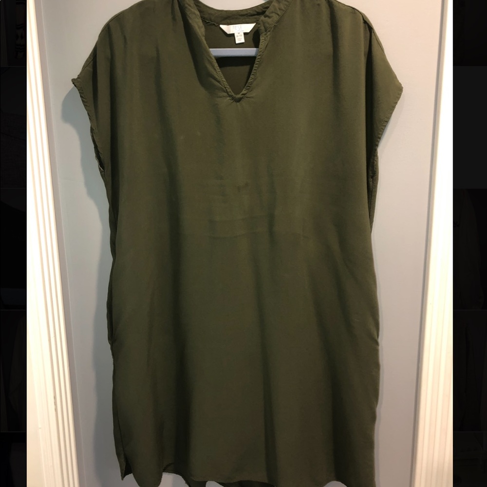 ⭐️3/$30 Women’s green dress with pockets